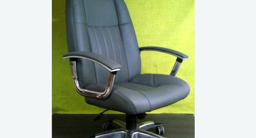 Перетяжка офисного кресла кожей. Малая Вишера